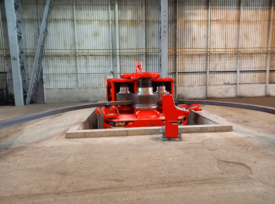 A GIANT ANGLE ROLL FOR HEAVY-DUTY FLANGES